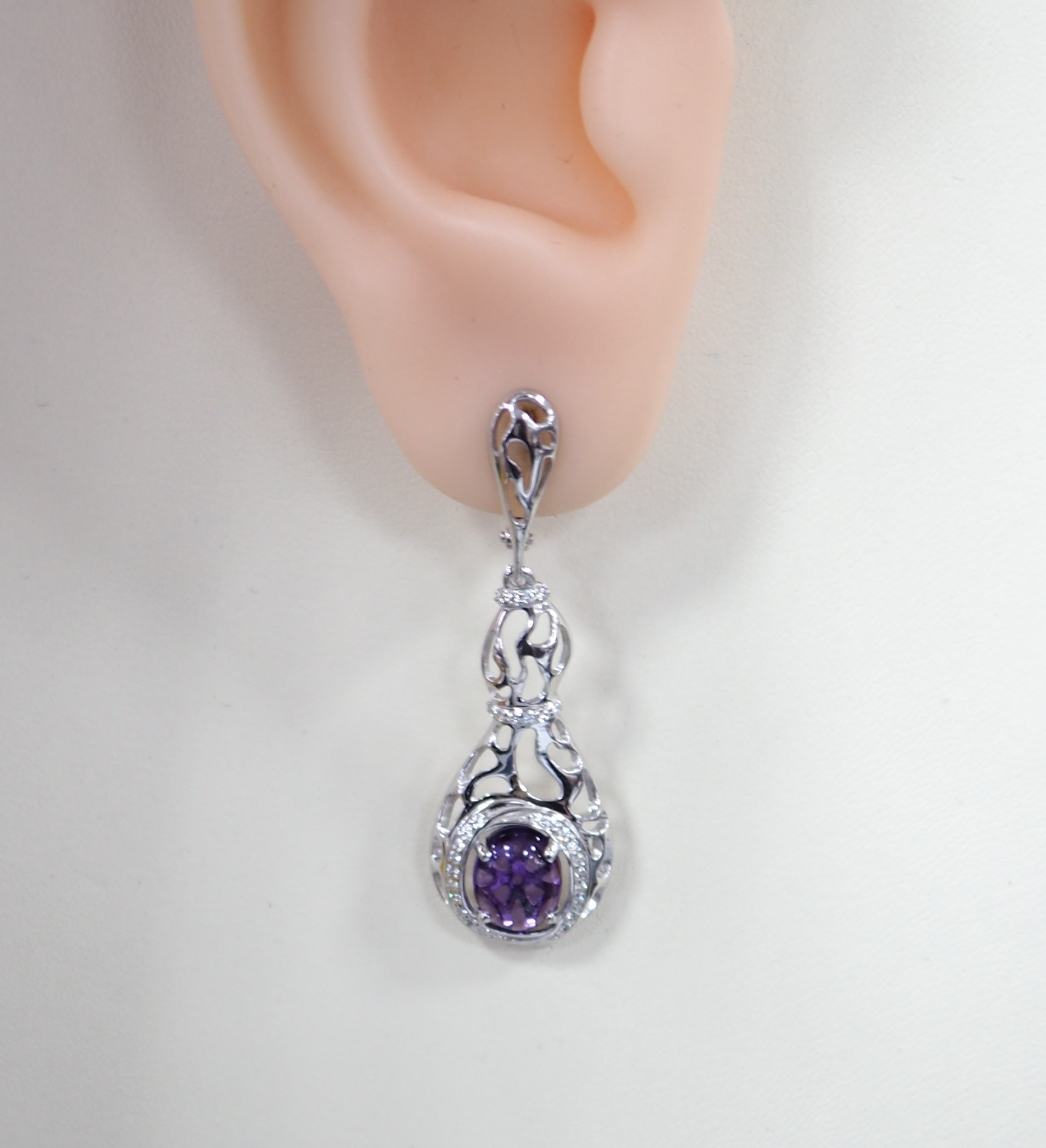Серебряные серьги 925 пробы; вставки 2 Аметист; 64 Фианит бесцв.;